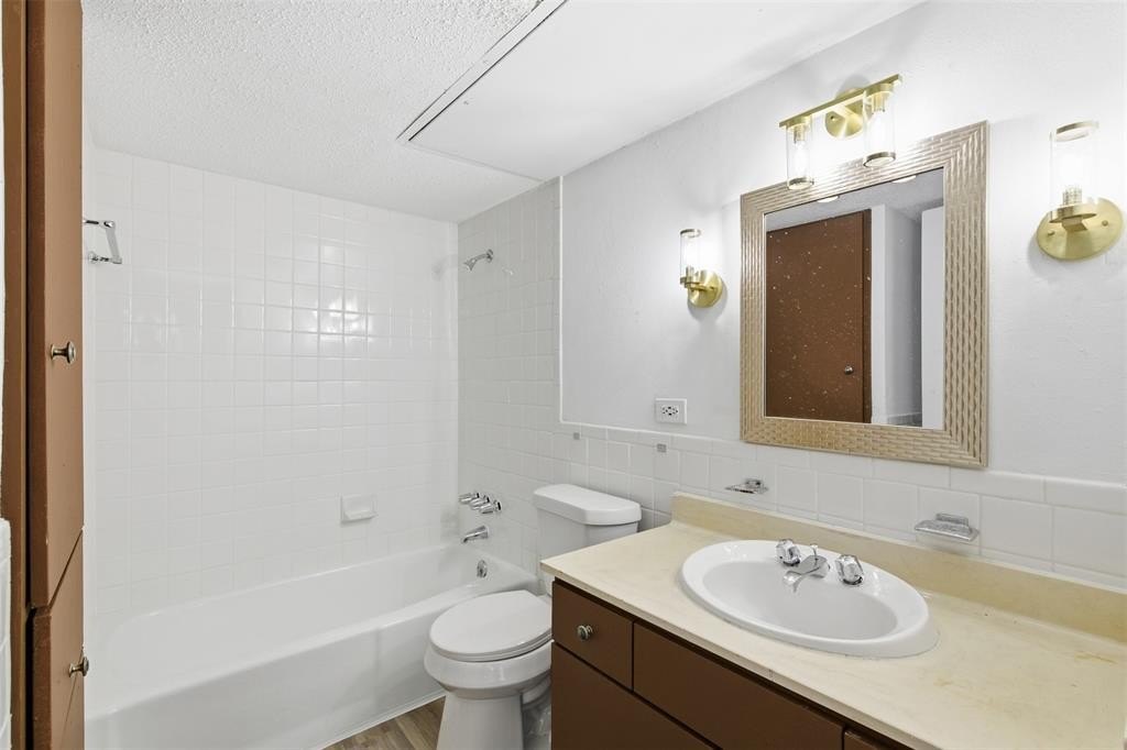 Condo 2BR 2BA - 5817 Sandhurst Lane, Dallas, TX