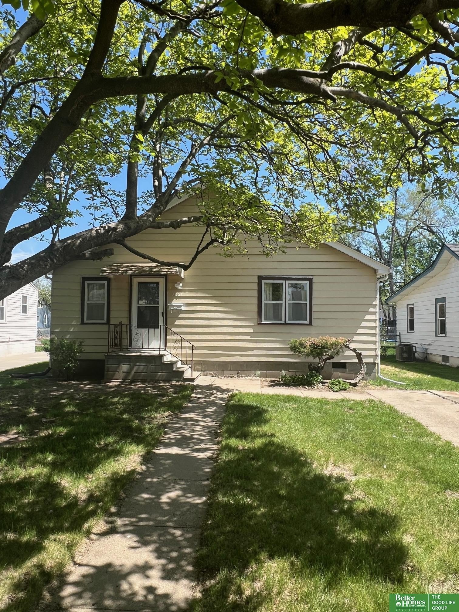 Single Family 3BR 1BA - 2707 Calhoun Street, Bellevue, NE