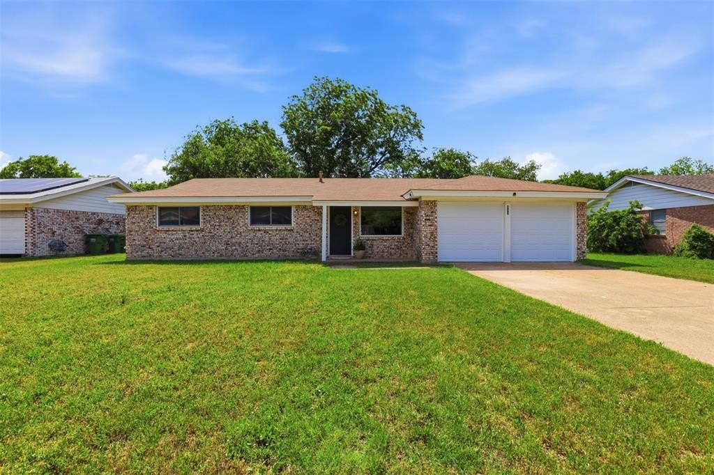 Single Family 3BR 2BA - 833 Bridle Avenue, White Settlement, TX