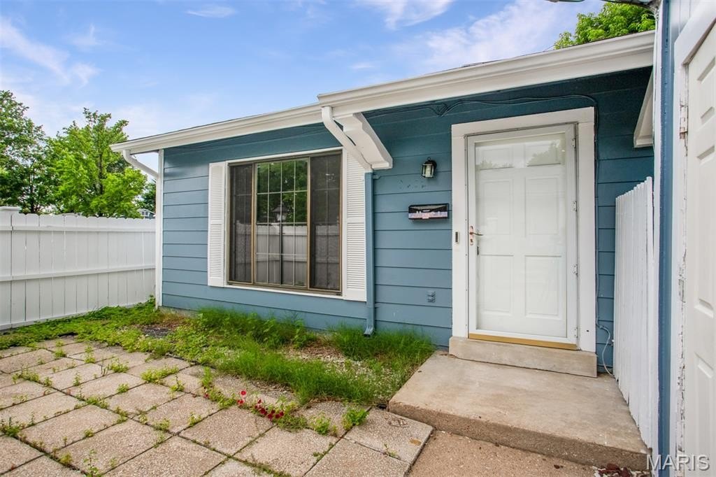 Condo 2BR 1BA - 2449 Forest Shadows Drive, St Louis, MO