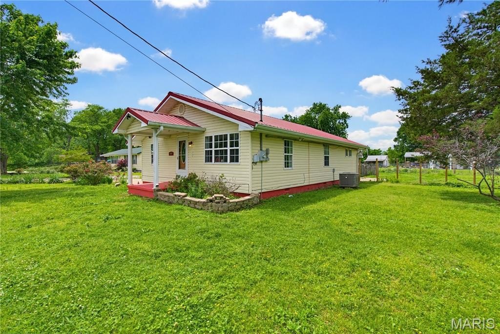 Single Family 2BR 1BA - 2407 Highway 142, Poplar Bluff, MO