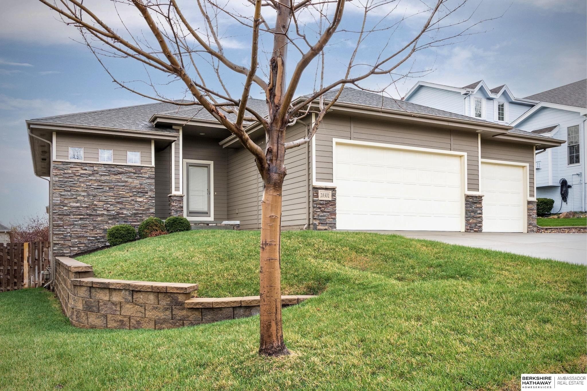 Single Family 4BR 3BA - 18301 Dewey Avenue, Elkhorn, NE