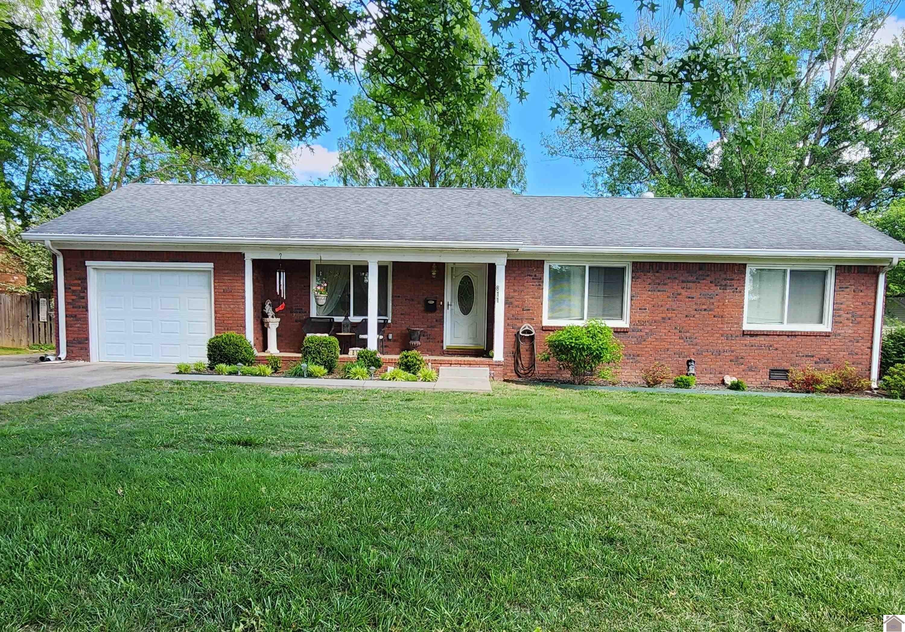 Single Family 3BR 2BA - 811 Guthrie Drive, Murray, KY