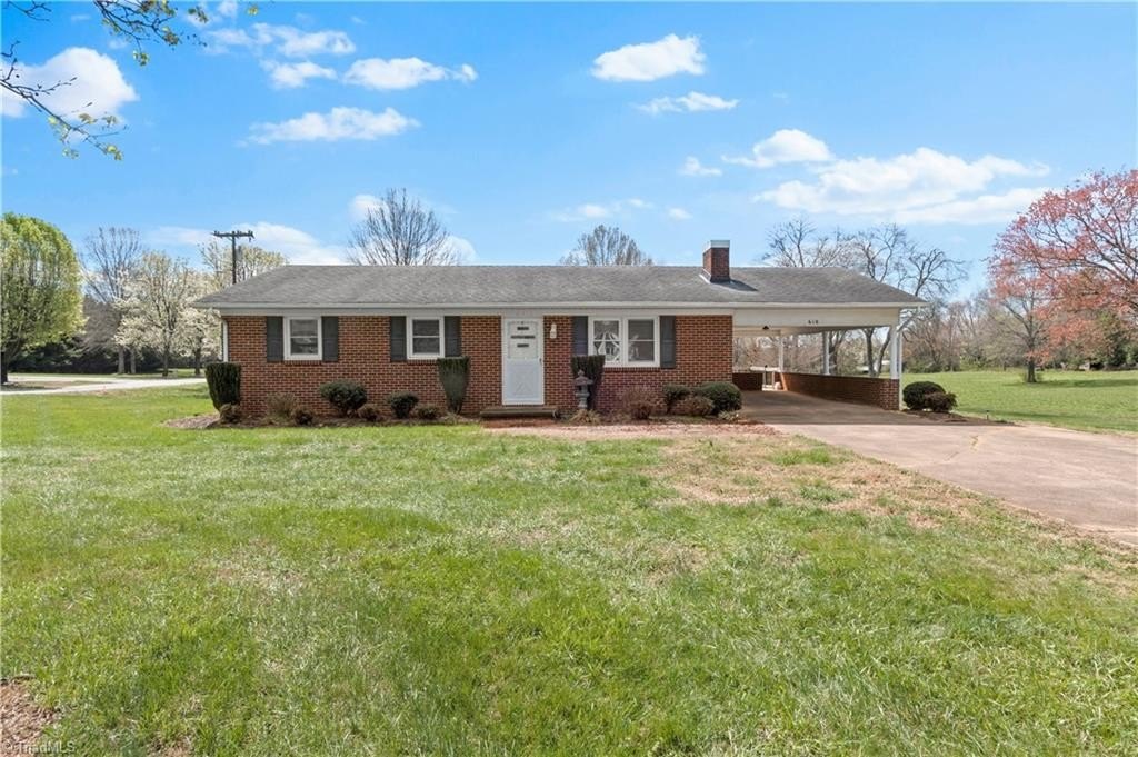 Single Family 3BR 1BA - 610 Nc Highway 67, Boonville, NC