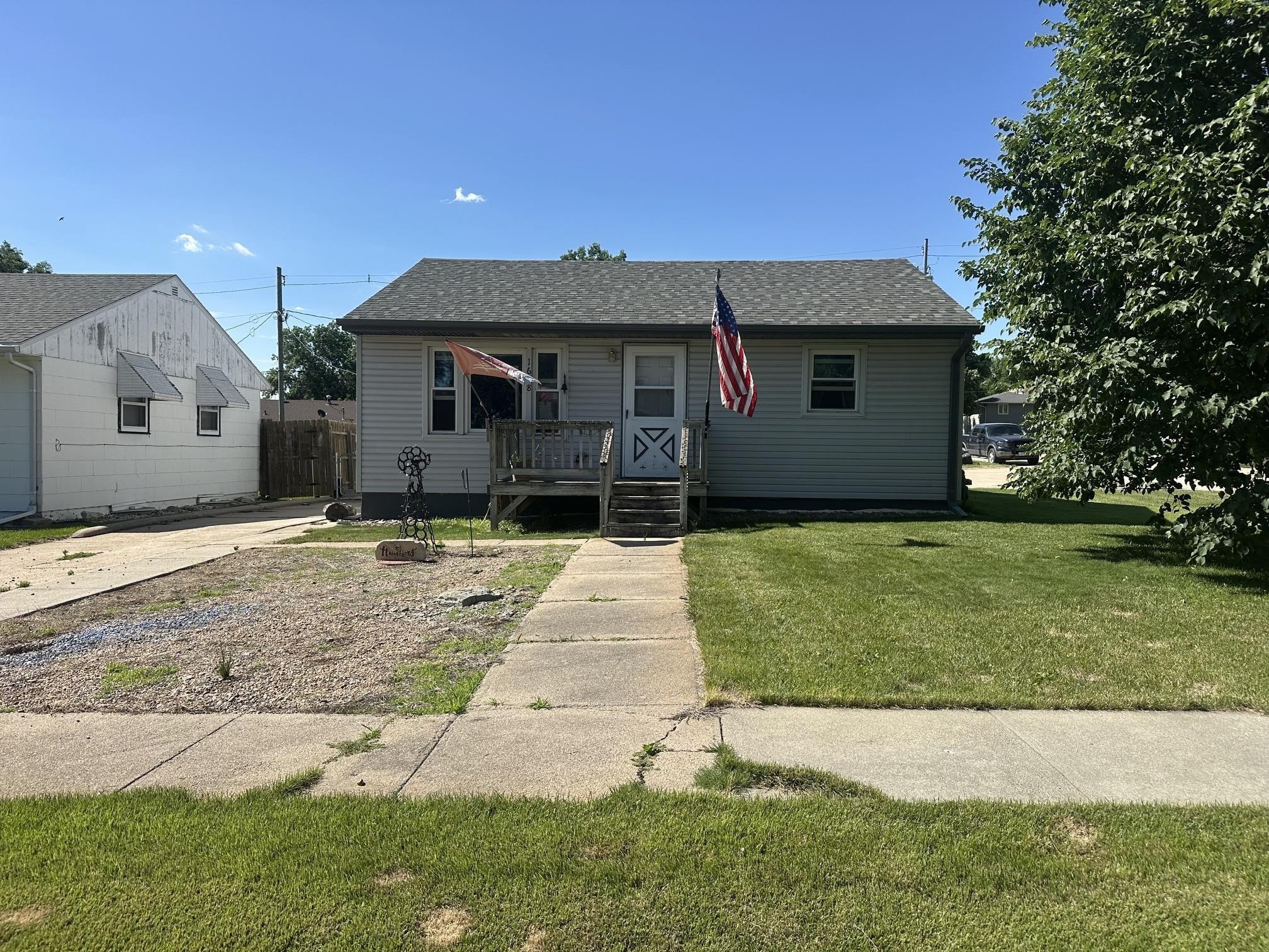Single Family 4BR 2BA - 1648 Memorial Drive, Broken Bow, NE