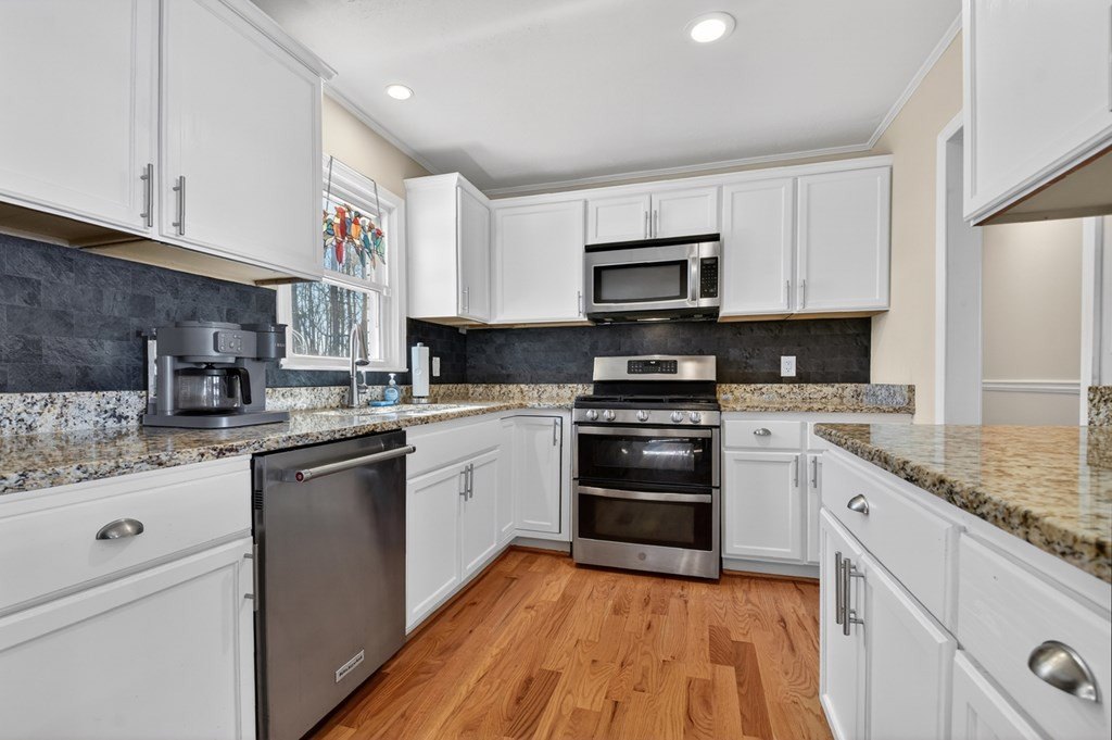 Single Family 3BR 3BA - 5383 Whitmire Drive, Gainesville, GA
