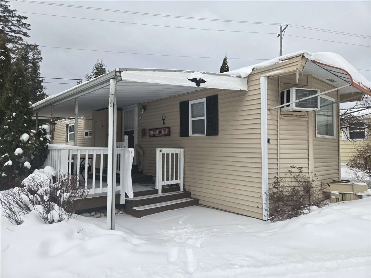 Single Family 2BR 1BA - 12600 Lake Terrace #11, Charlevoix, MI