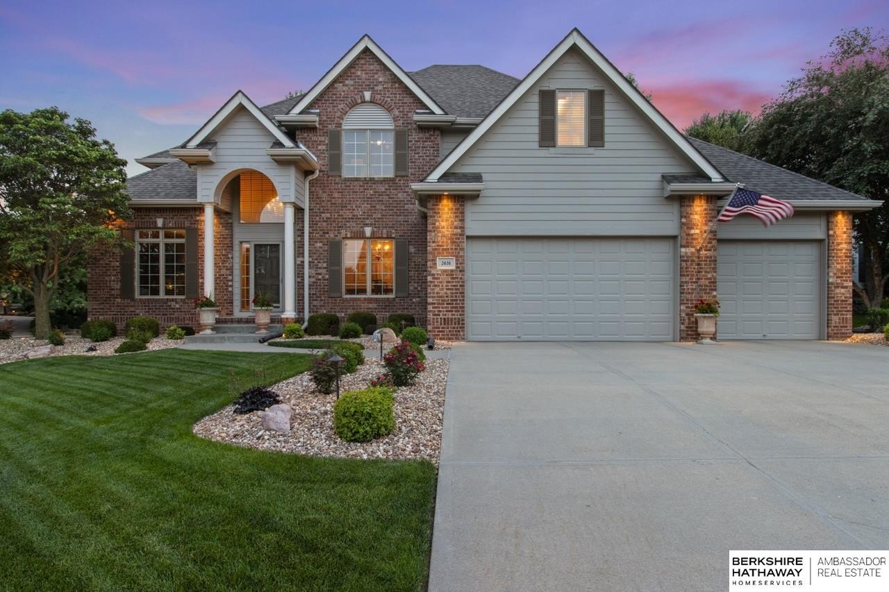 Single Family 4BR 3BA - 2616 S 191st Circle, Omaha, NE