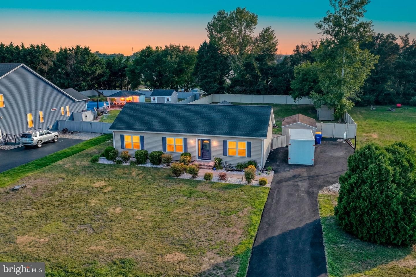 Single Family 3BR 2BA - 22 CIRCLE DR W, MILTON, DE