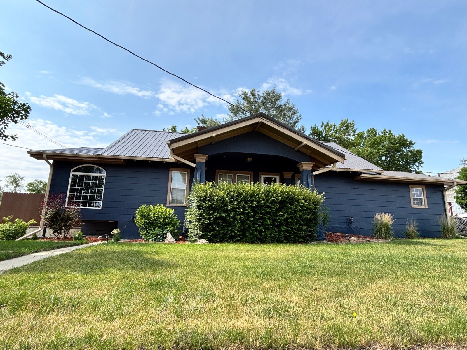 Single Family 4BR 3BA - 125 West 5th Street, Winner, SD