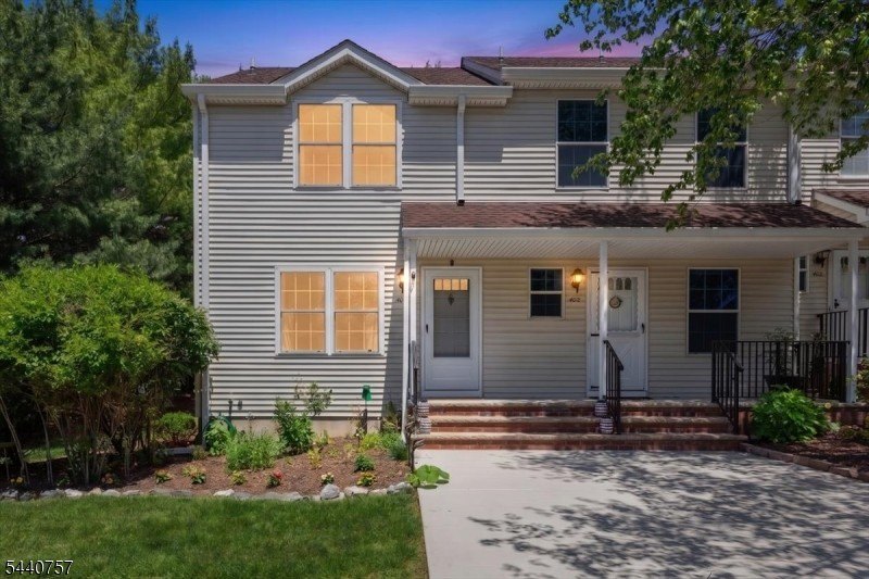 Single Family 2BR 2BA - 401 Wedgewood Cir, Raritan Twp., NJ