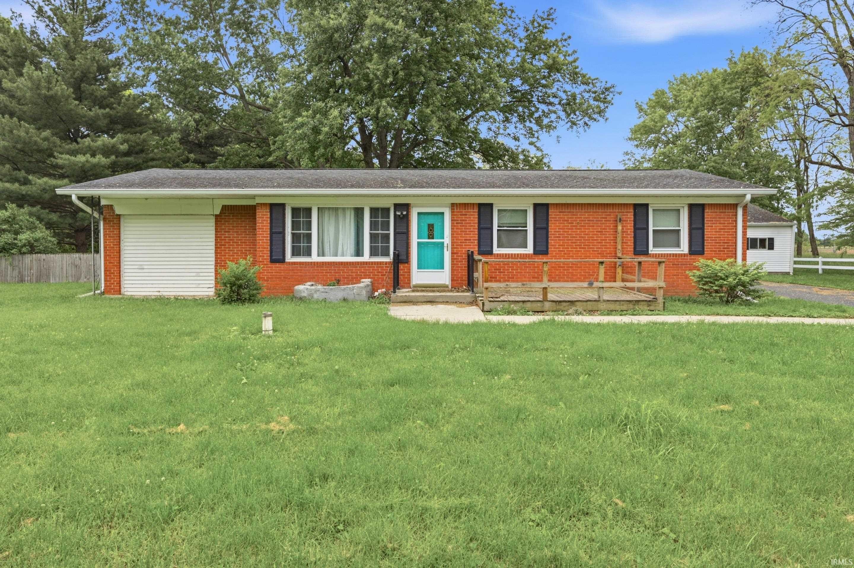 Single Family 4BR 2BA - 11717 E Edgewater Road, Albany, IN