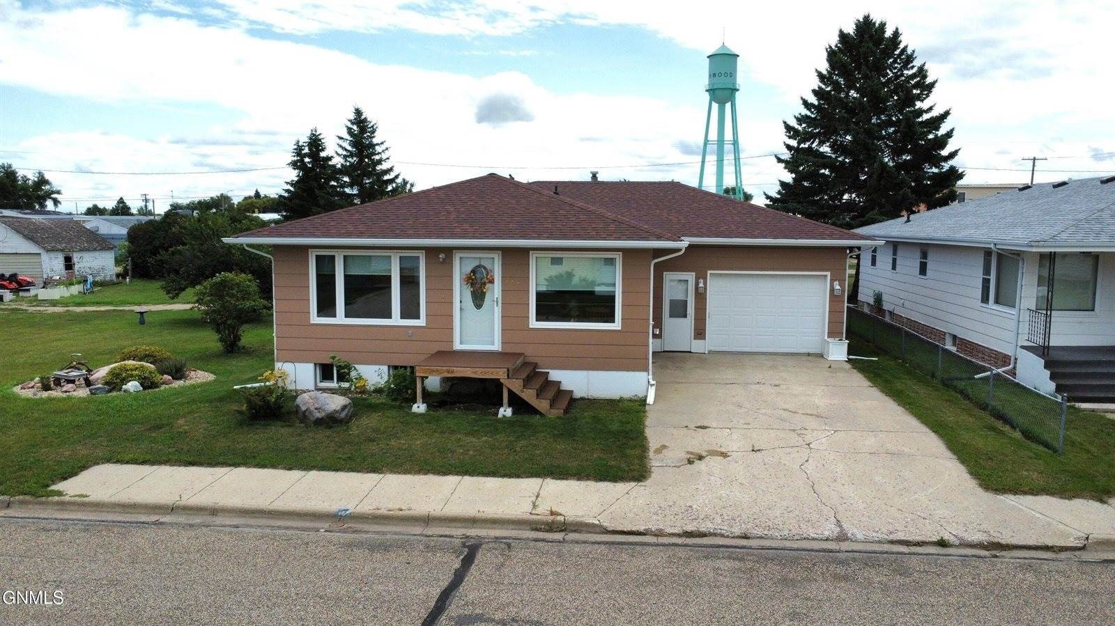 Single Family 4BR 2BA - 207 Roosevelt Avenue, Underwood, ND