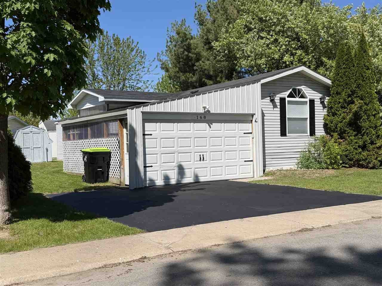 Single Family 2BR 2BA - 6685 N M-66, Charlevoix, MI