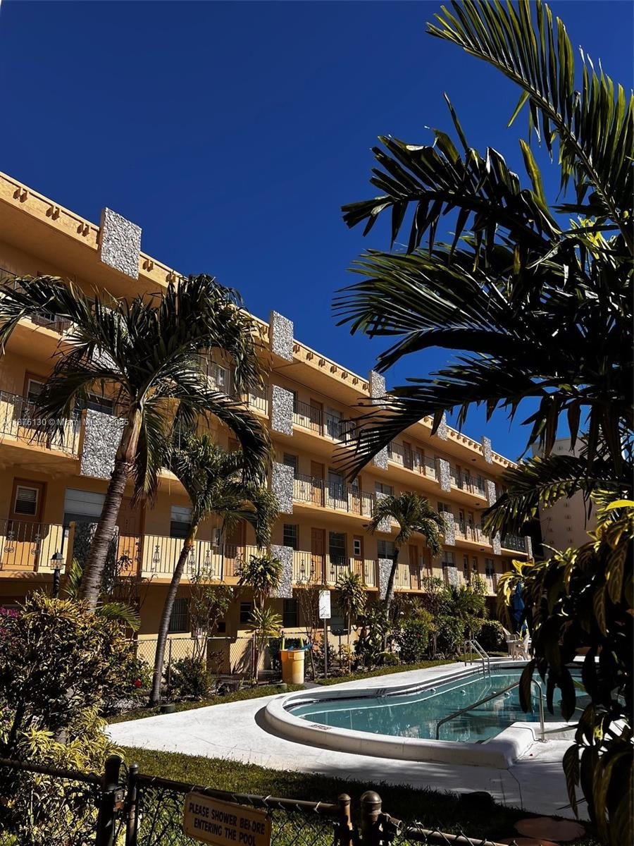 Condo 1BR 1BA - 2145 Pierce St, Hollywood, FL