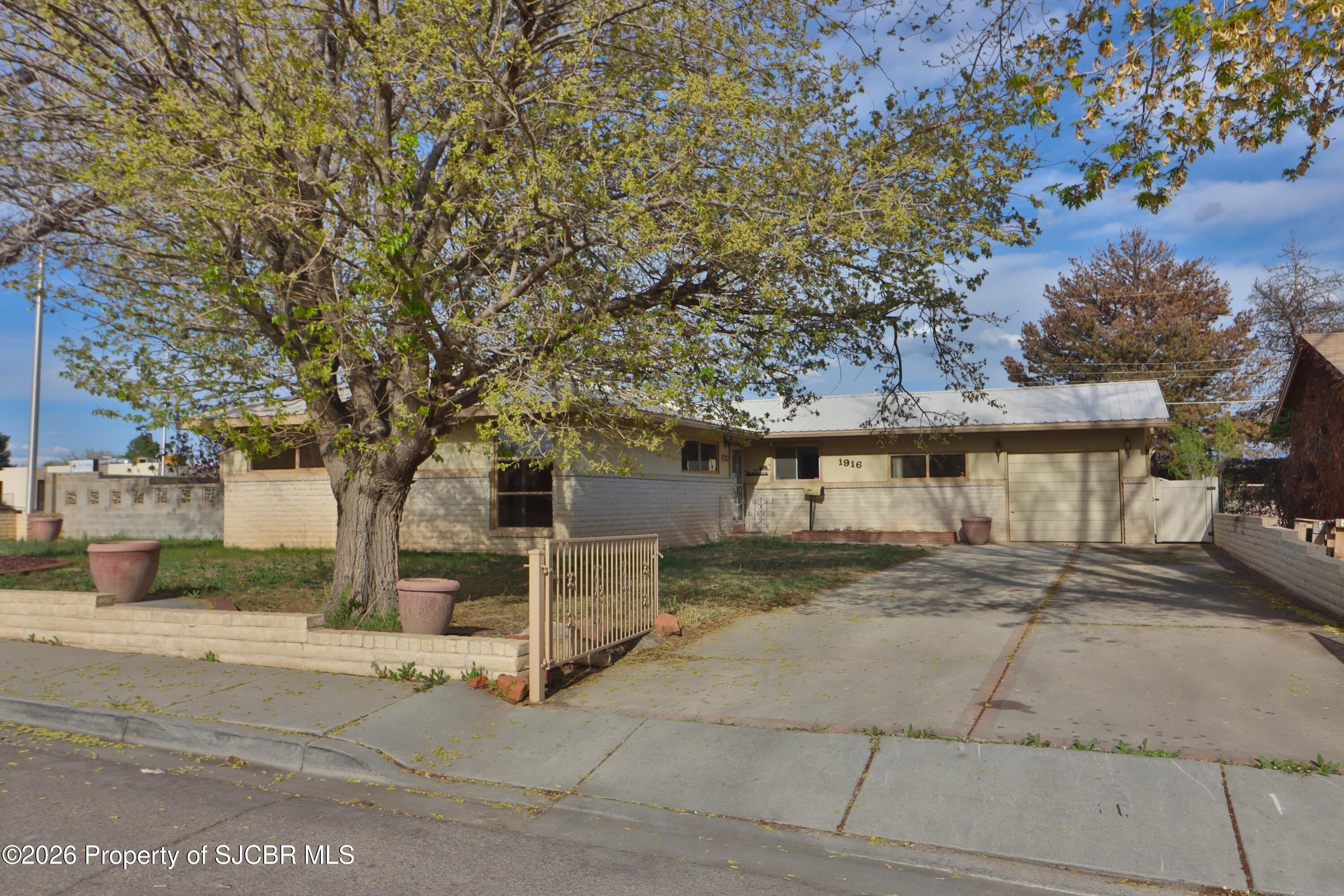 Single Family 4BR 2BA - 1916 N WAGNER Avenue, Farmington, NM