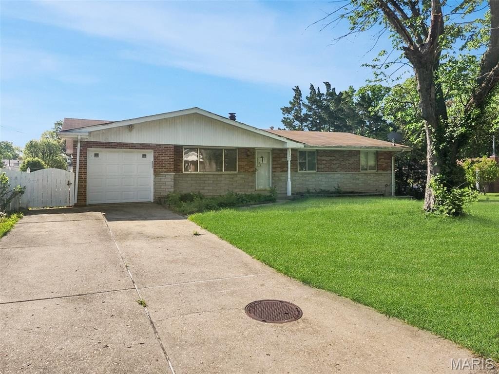 Single Family 4BR 2BA - 1146 Hawkstone Lane, St Louis, MO