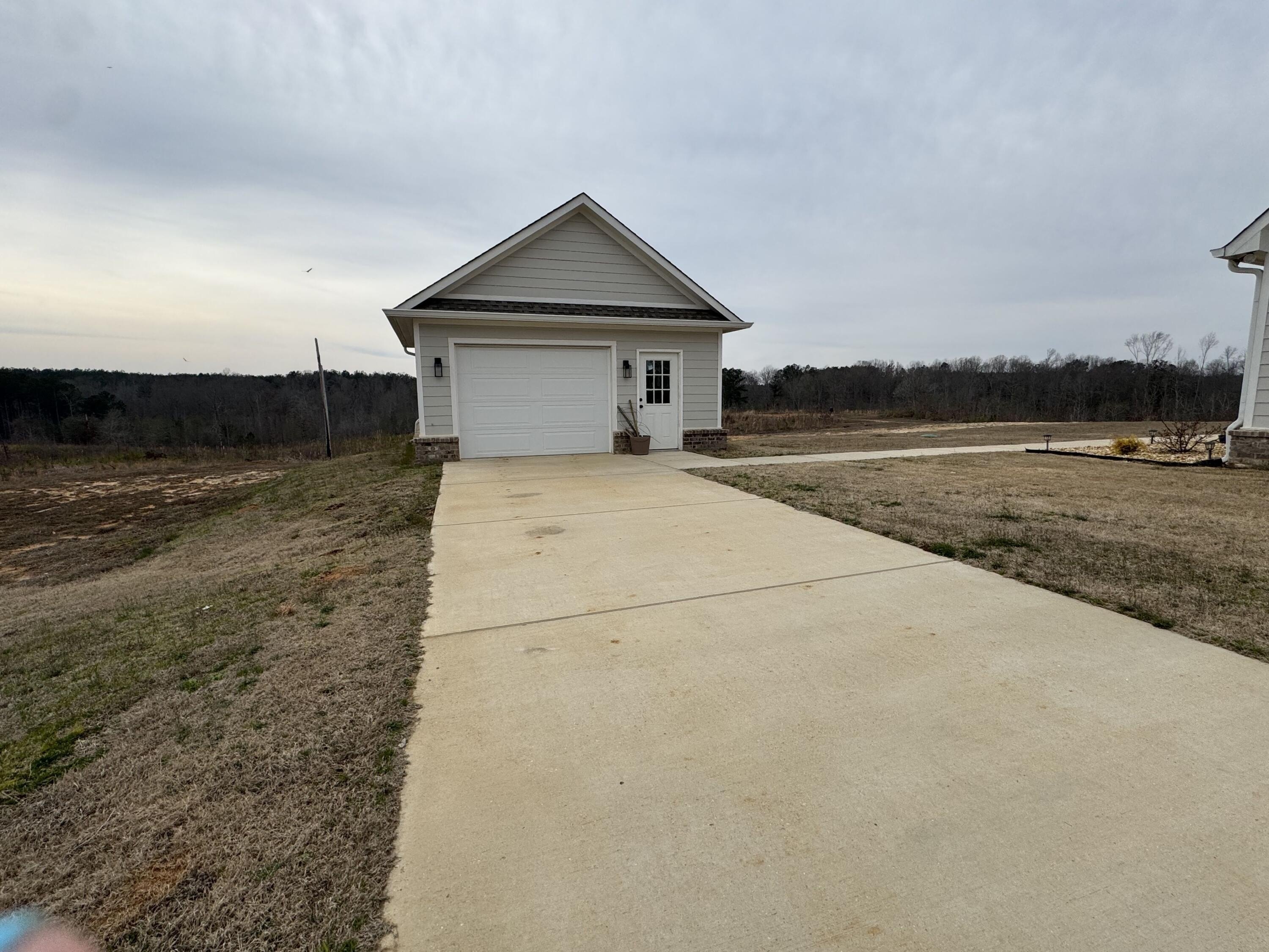 Single Family 4BR 3BA - 10 Thrasher Road, Mantachie, MS
