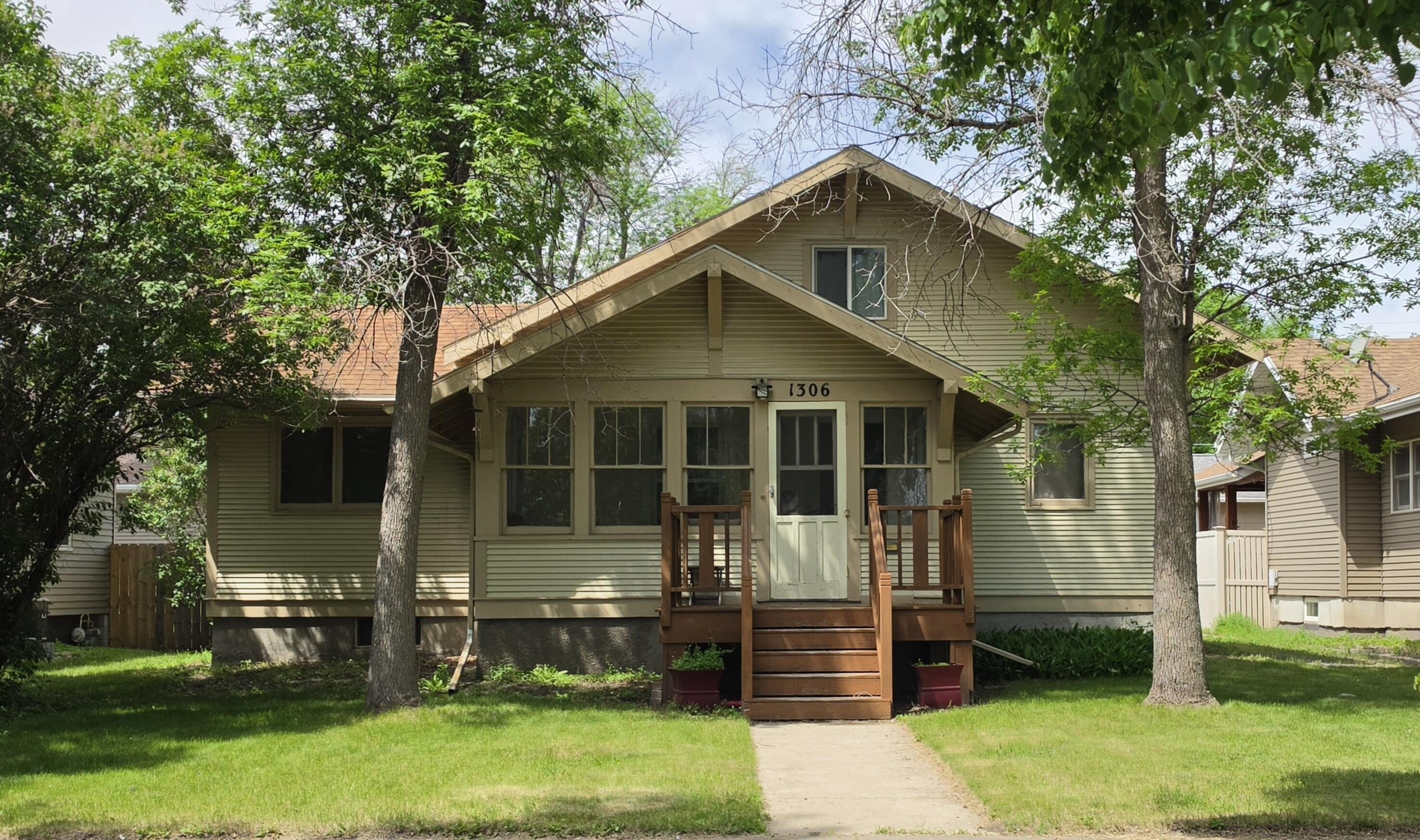 Single Family 4BR 1BA - 1306 S 2nd Street, Aberdeen, SD