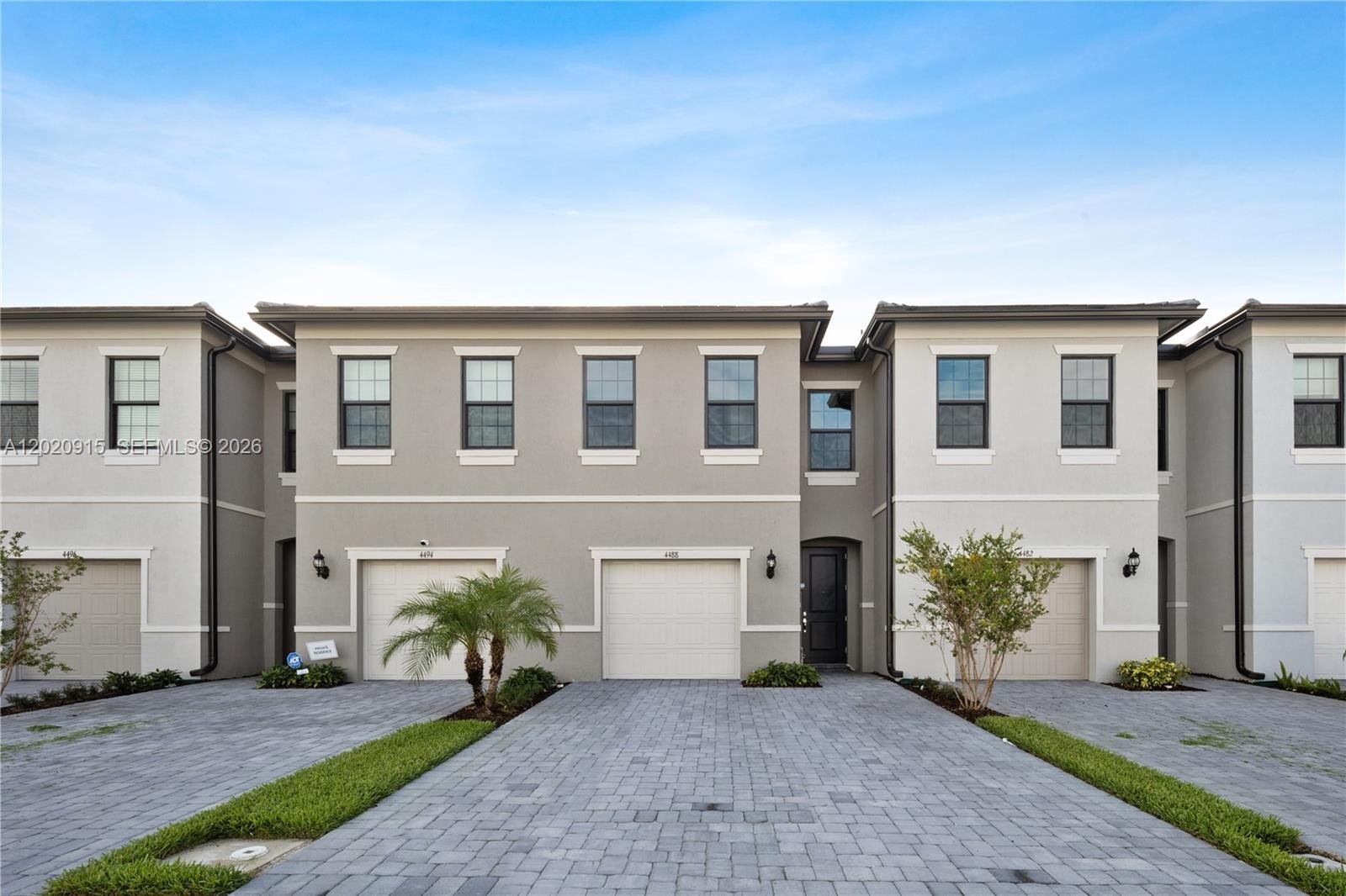 Single Family 3BR 3BA - 4488 E Appleton Cir E, Oakland Park, FL