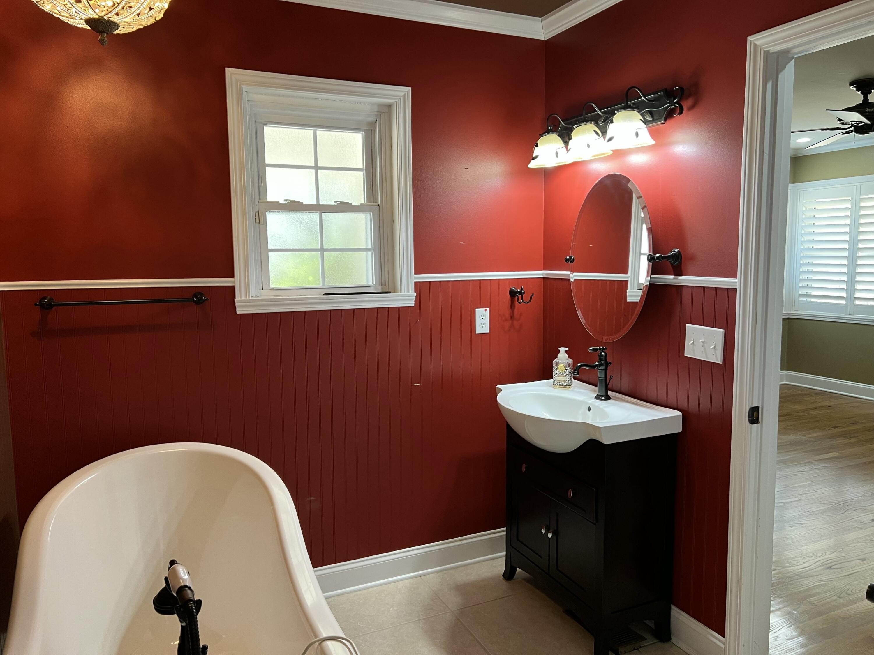 Single Family 3BR 3BA - 146 N Mountain St., Blue Mountain, MS