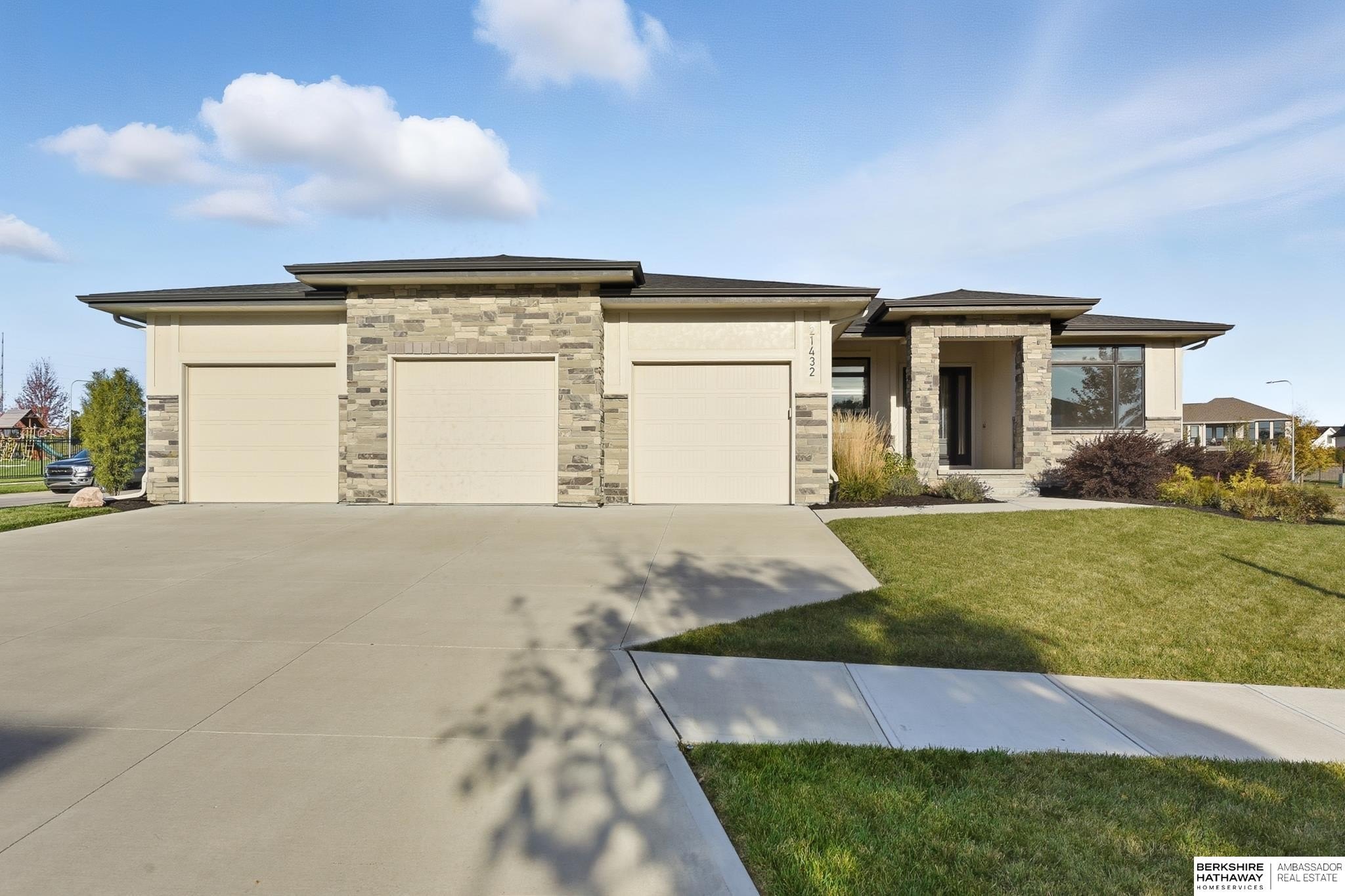 Single Family 5BR 4BA - 21432 B Street, Elkhorn, NE