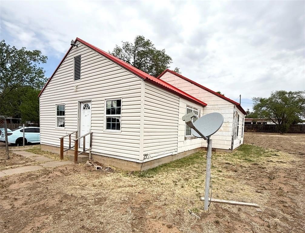 Single Family 3BR 1BA - 207 E Central Avenue, Amarillo, TX