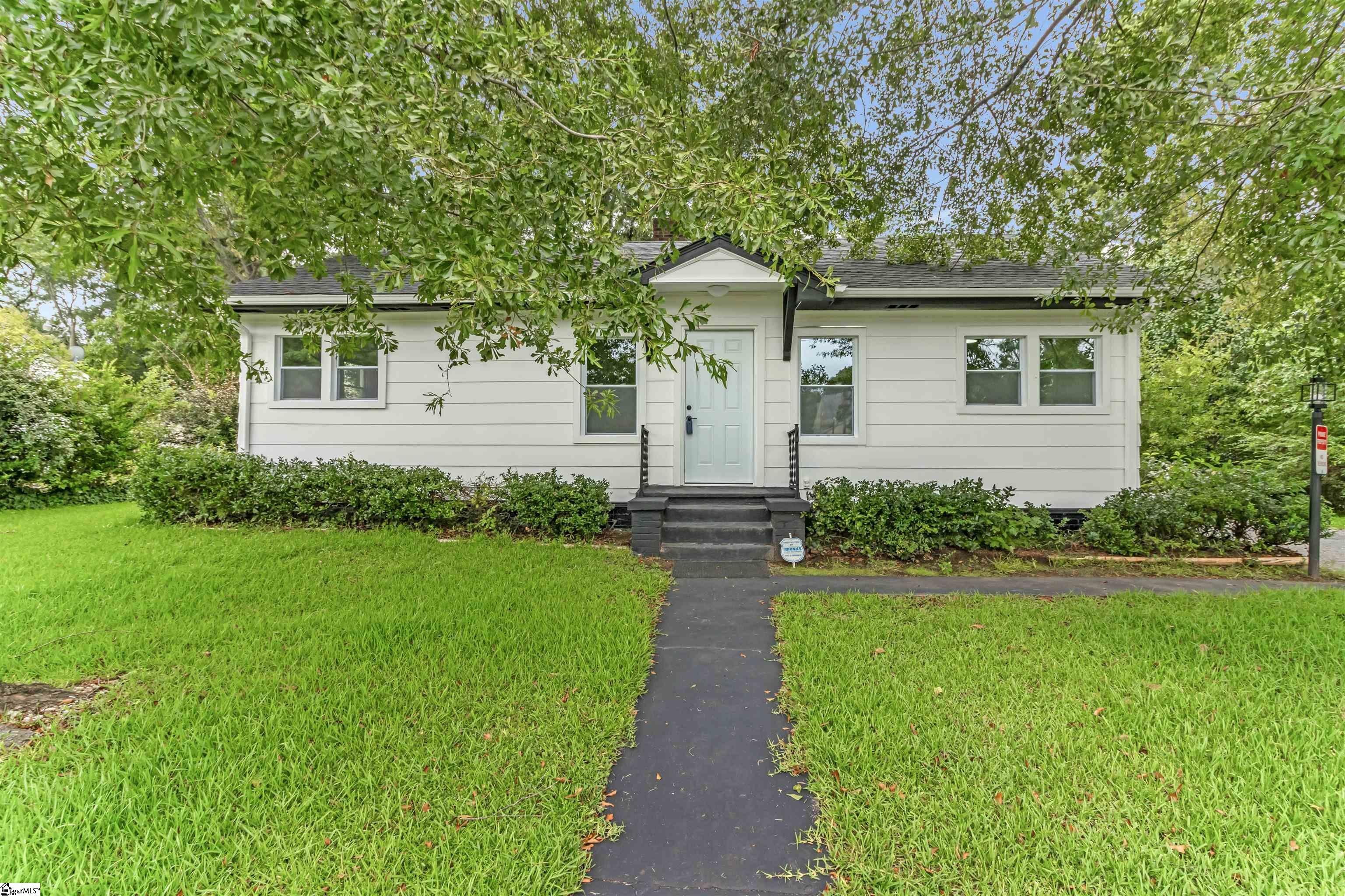 Single Family 3BR 2BA - 207 South Carolina Avenue, Spartanburg, SC