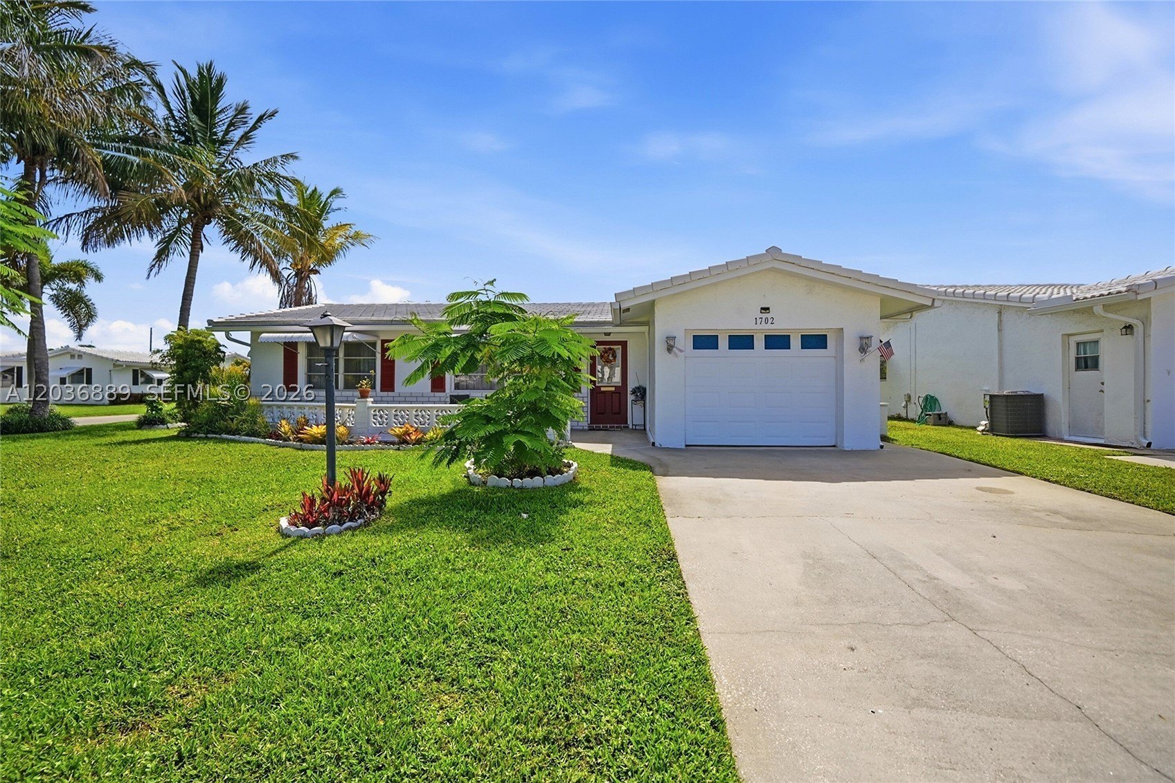 Single Family 2BR 2BA - 1702 SW 22nd St, Boynton Beach, FL