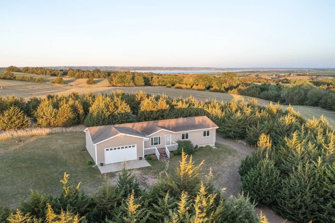 Single Family 3BR 2BA - 42575 Song Bird Rd, Tabor, SD