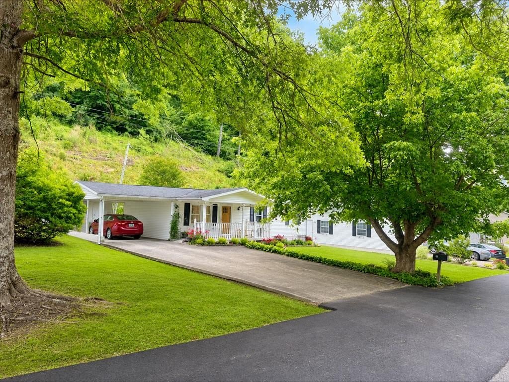 Single Family 2BR 1BA - 96 Woodland Estates, Paintsville, KY