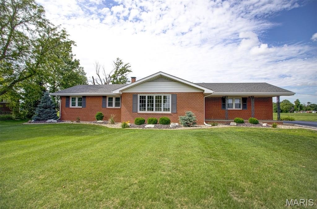 Single Family 3BR 2BA - 24146 State Highway 16, Jerseyville, IL