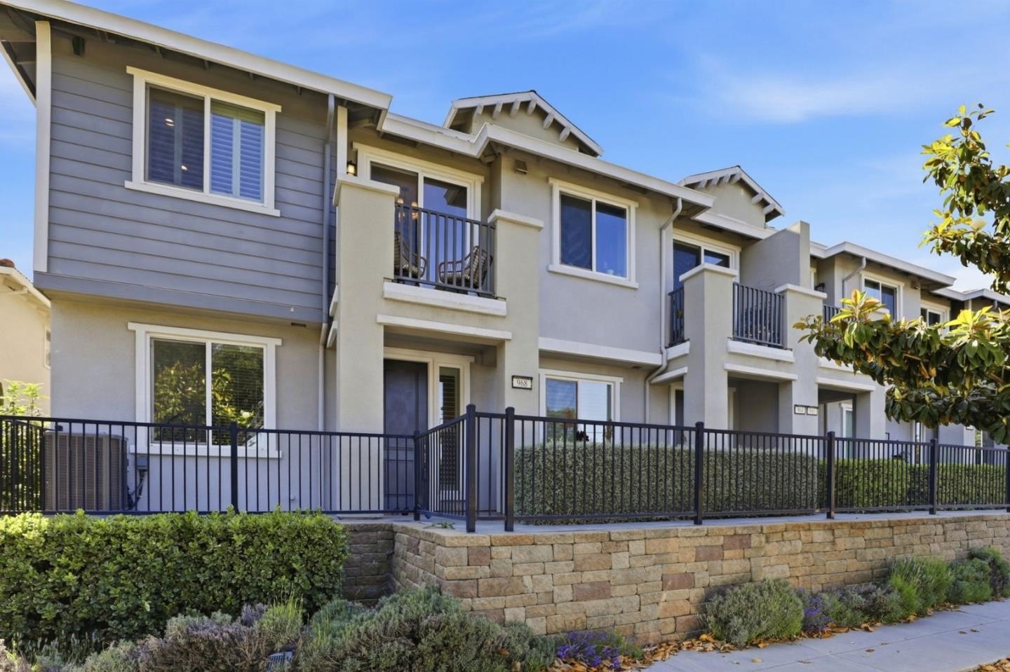 Single Family 3BR 3BA - 968 Almaden LN, SAN JOSE, CA