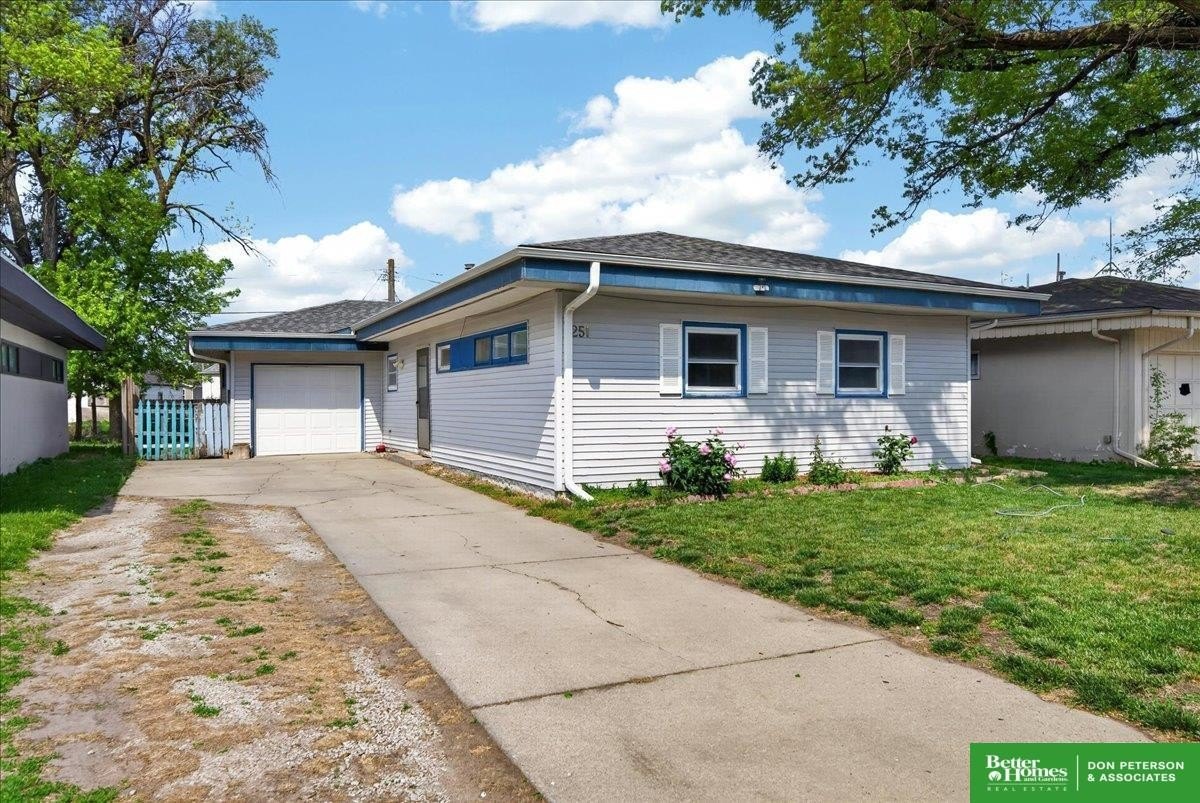 Single Family 3BR 1BA - 251 N Lincoln Avenue, Fremont, NE