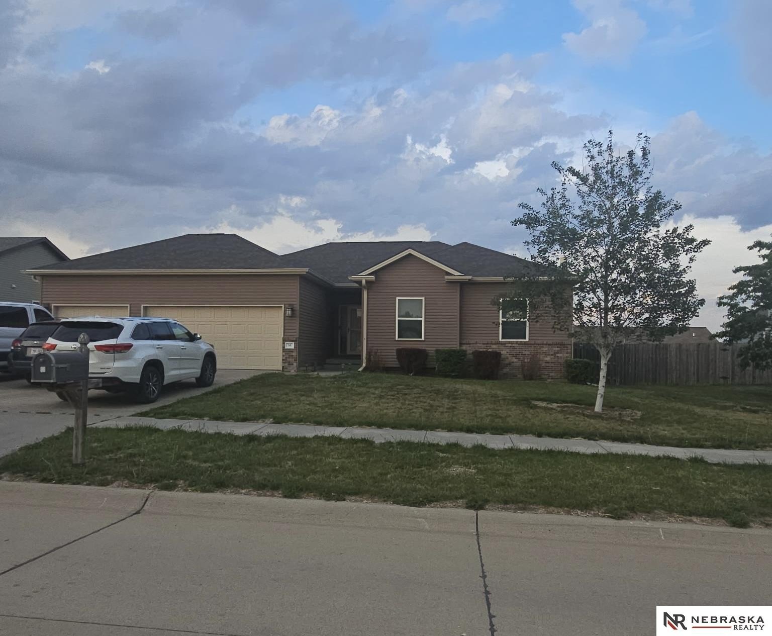 Single Family 4BR 3BA - 50 Switchgrass Lane, Bennet, NE