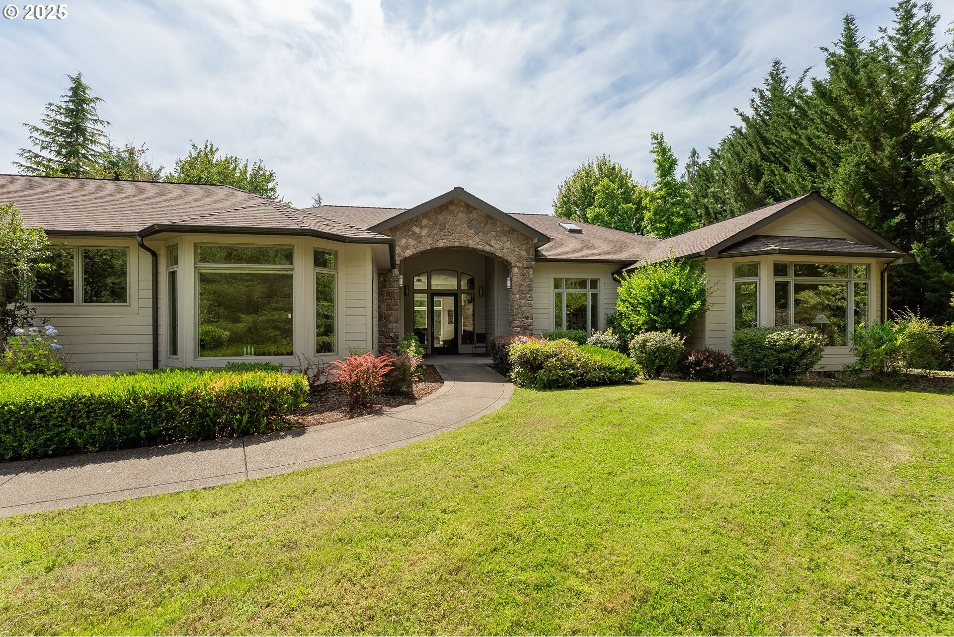 Single Family 2BR 3BA - 558 WULFF Ln, Roseburg, OR