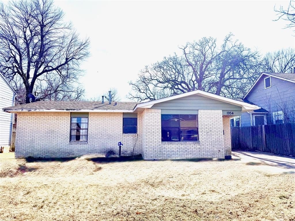 Single Family 3BR 1BA - 1954 E Booth Street, Paris, TX
