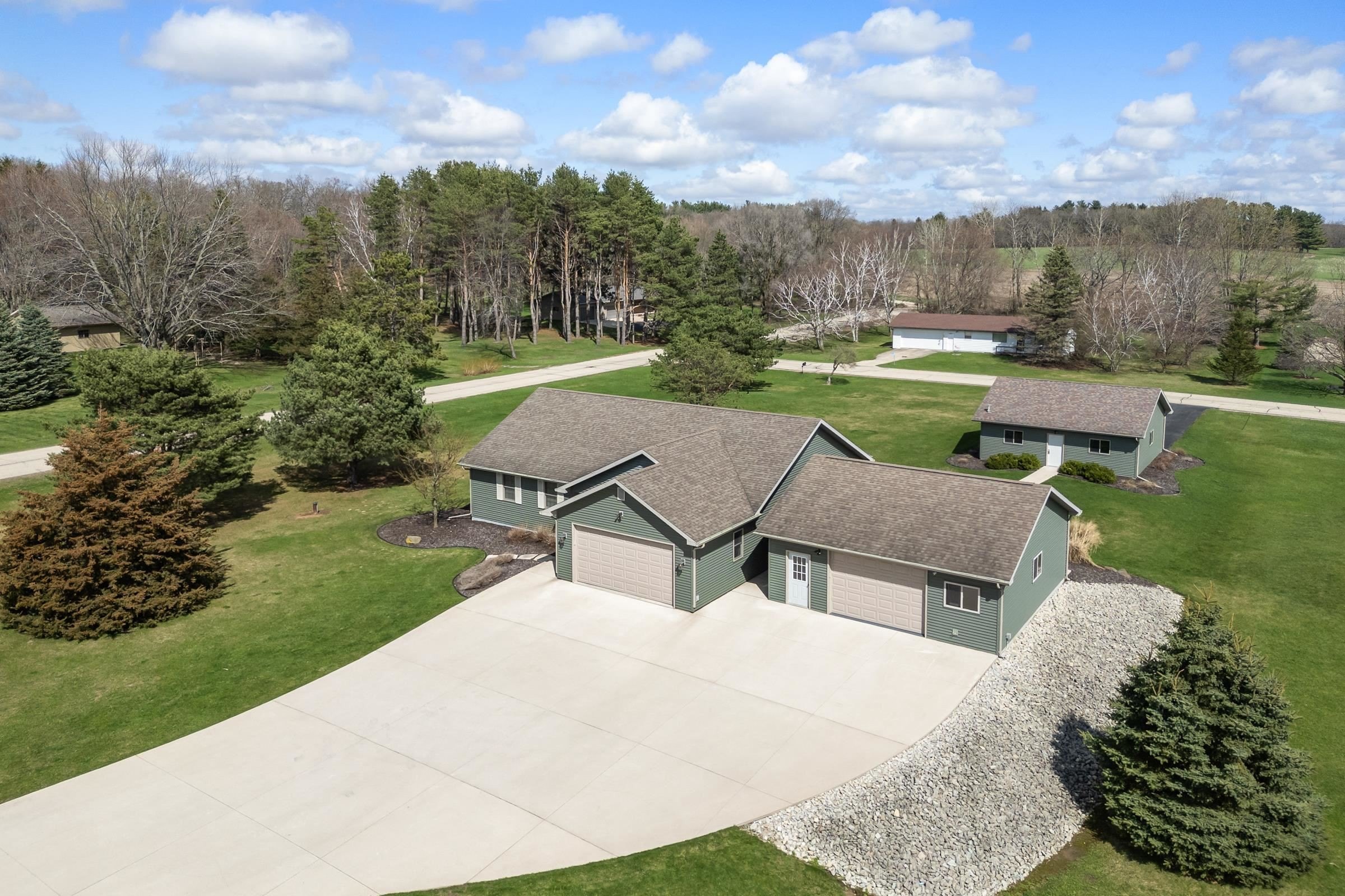 Single Family 4BR 3BA - N6008 Forest Ridge Road, Green Lake, WI