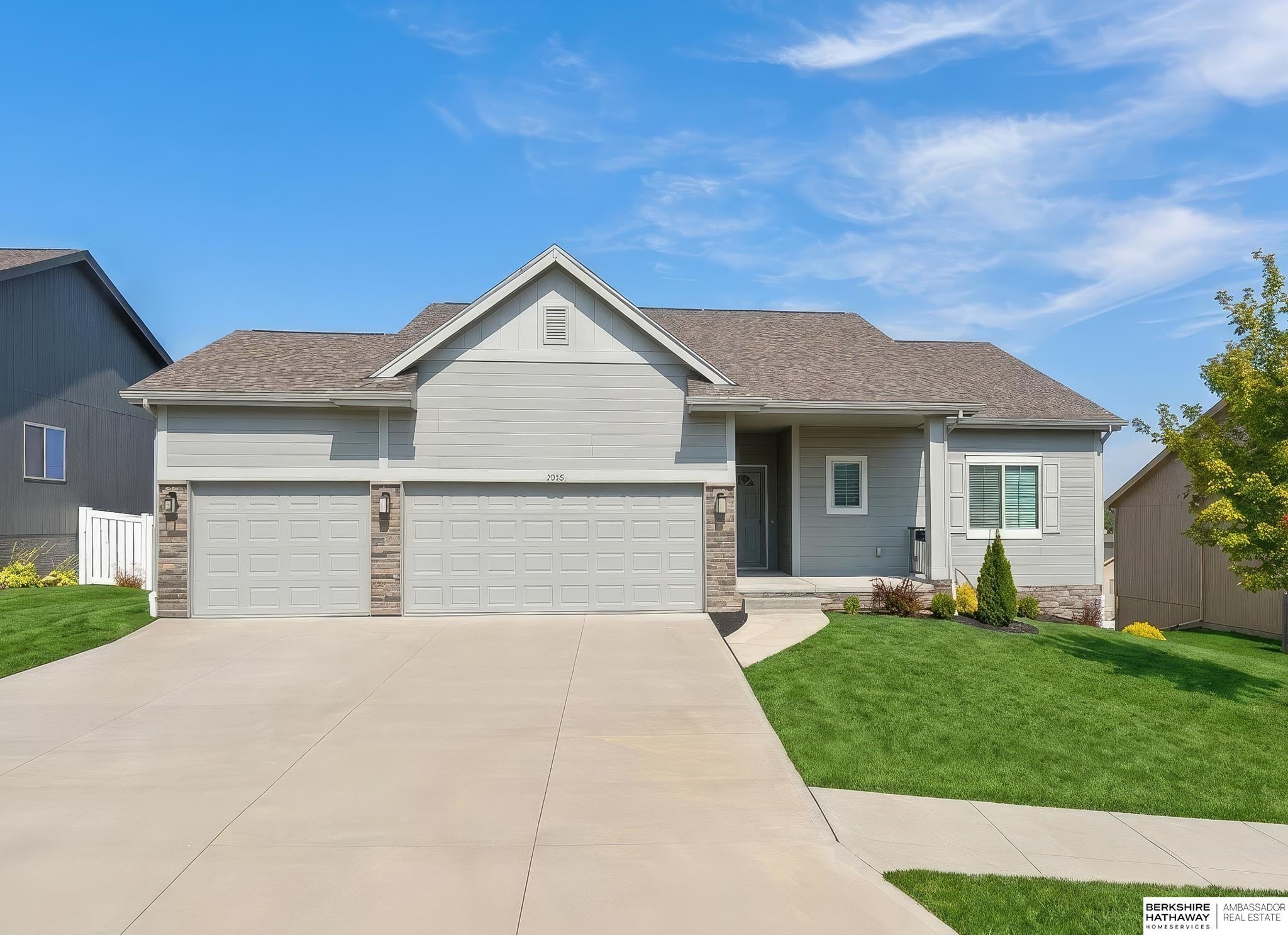 Single Family 4BR 3BA - 1916 Canyon Street, Bellevue, NE