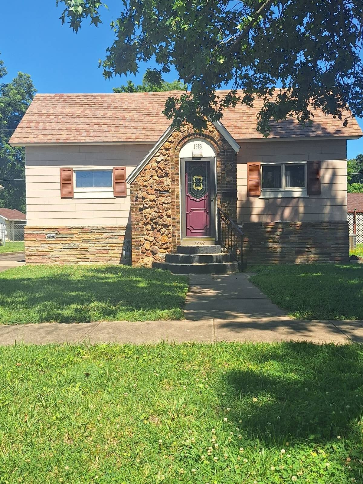 Single Family 3BR 2BA - 1318 S Highland Ave, Chanute, KS