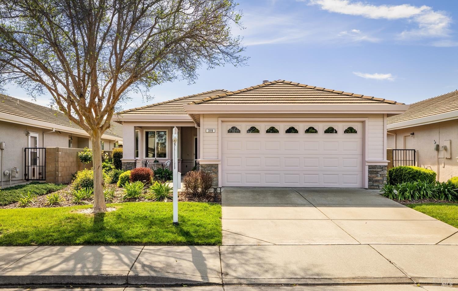 Single Family 2BR 2BA - 319 Trellis Lane, Vacaville, CA