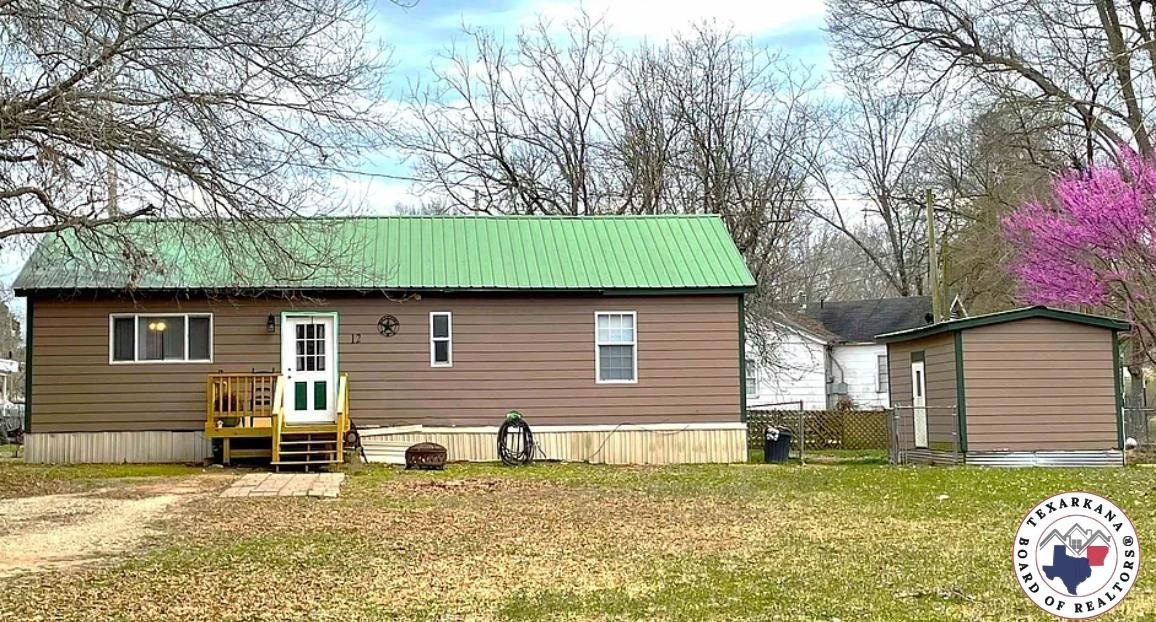 Single Family 3BR 1BA - 12 Craig St, Hooks, TX