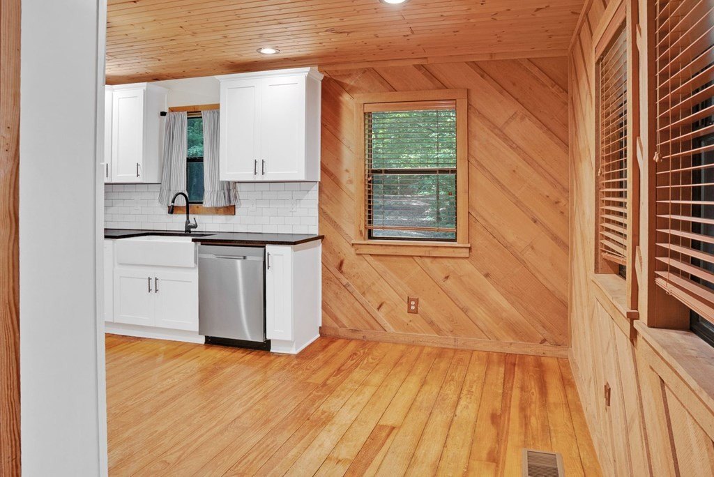 Single Family 3BR 4BA - 528 Arkabutla Dam Road, Coldwater, MS