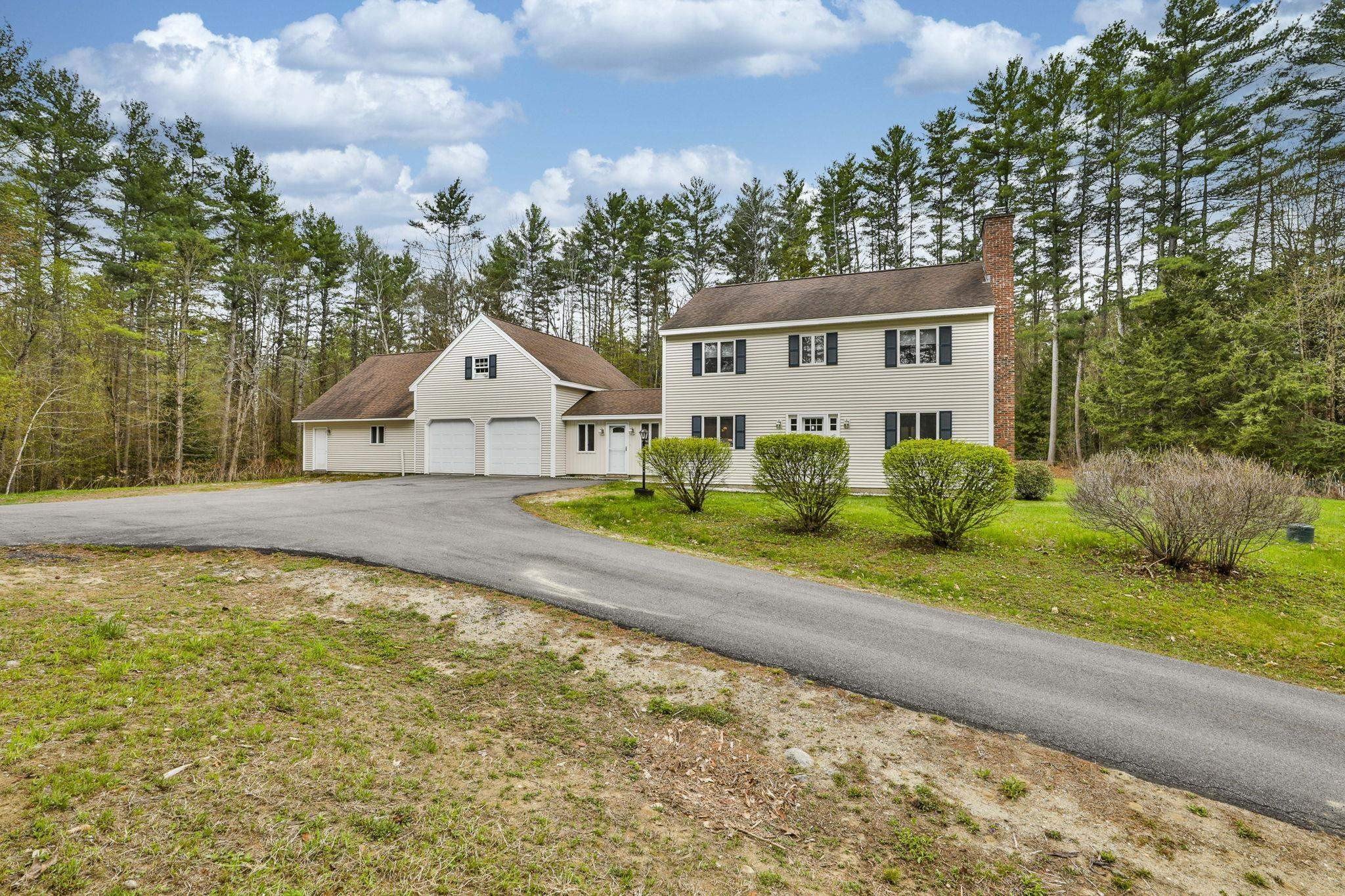 Single Family 4BR 3BA - 94 Breakneck Road, Newport, NH