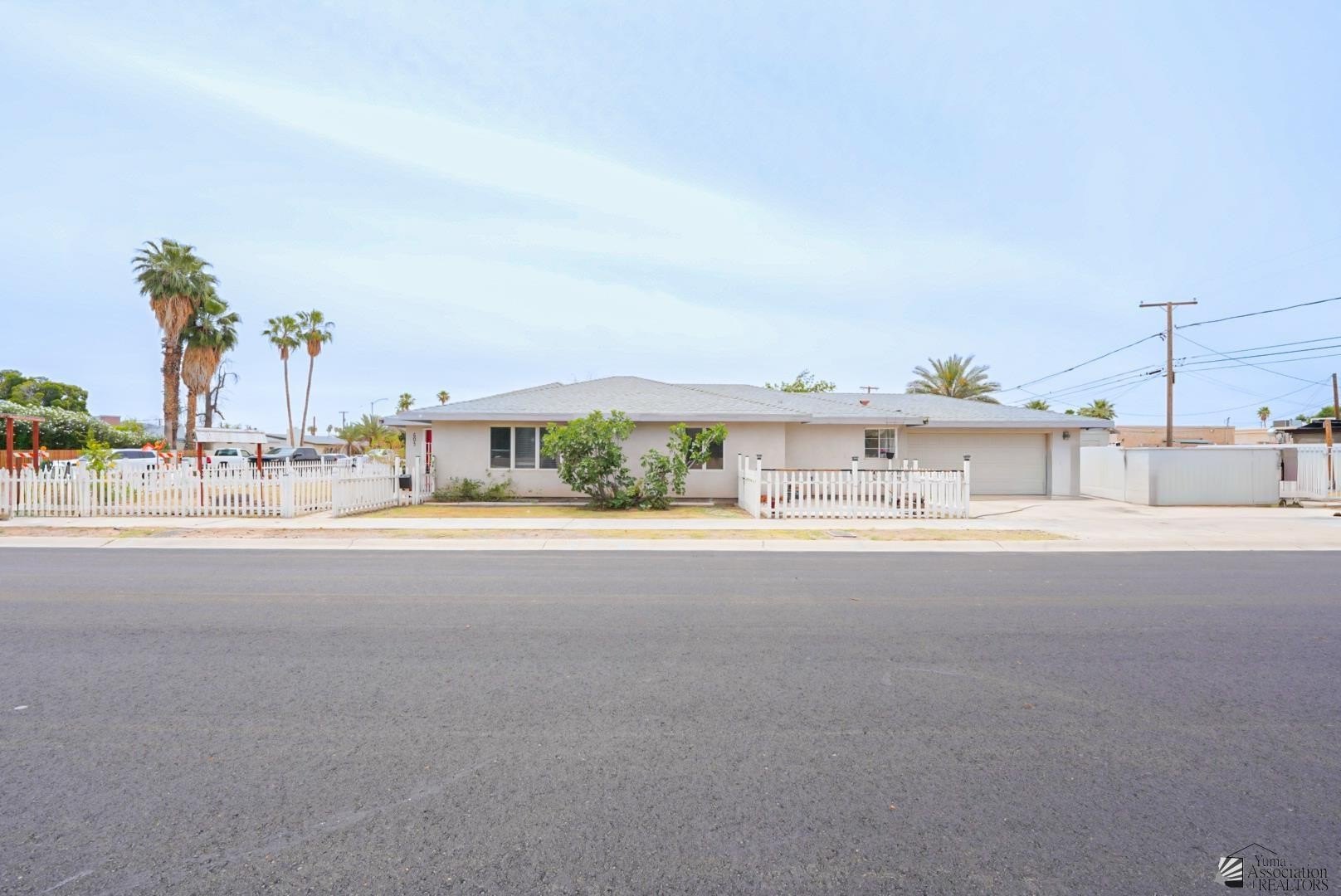 605 W 20 St  