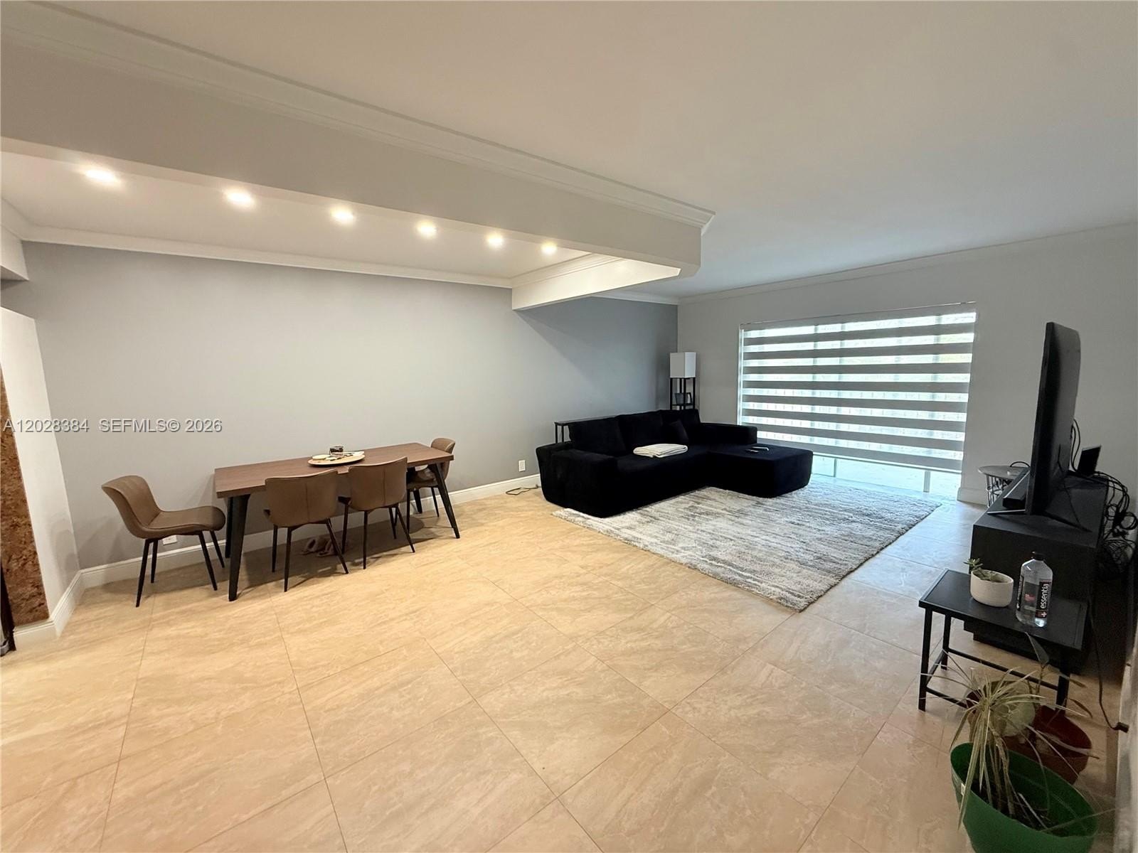 Condo 1BR 2BA - 6101 N Falls Cir Dr, Lauderhill, FL