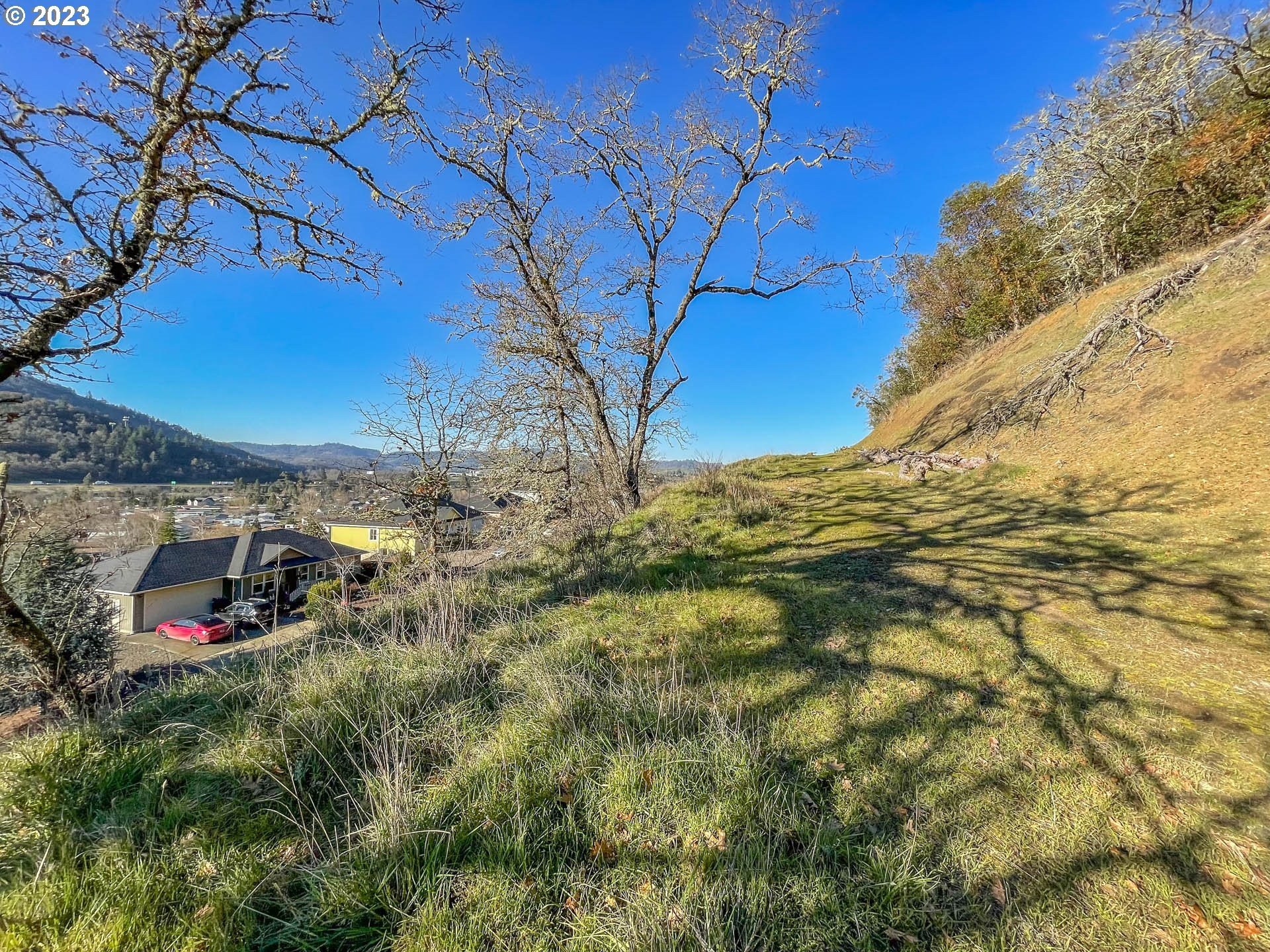 Single Family - 611 NORTH VIEW Dr, Winchester, OR