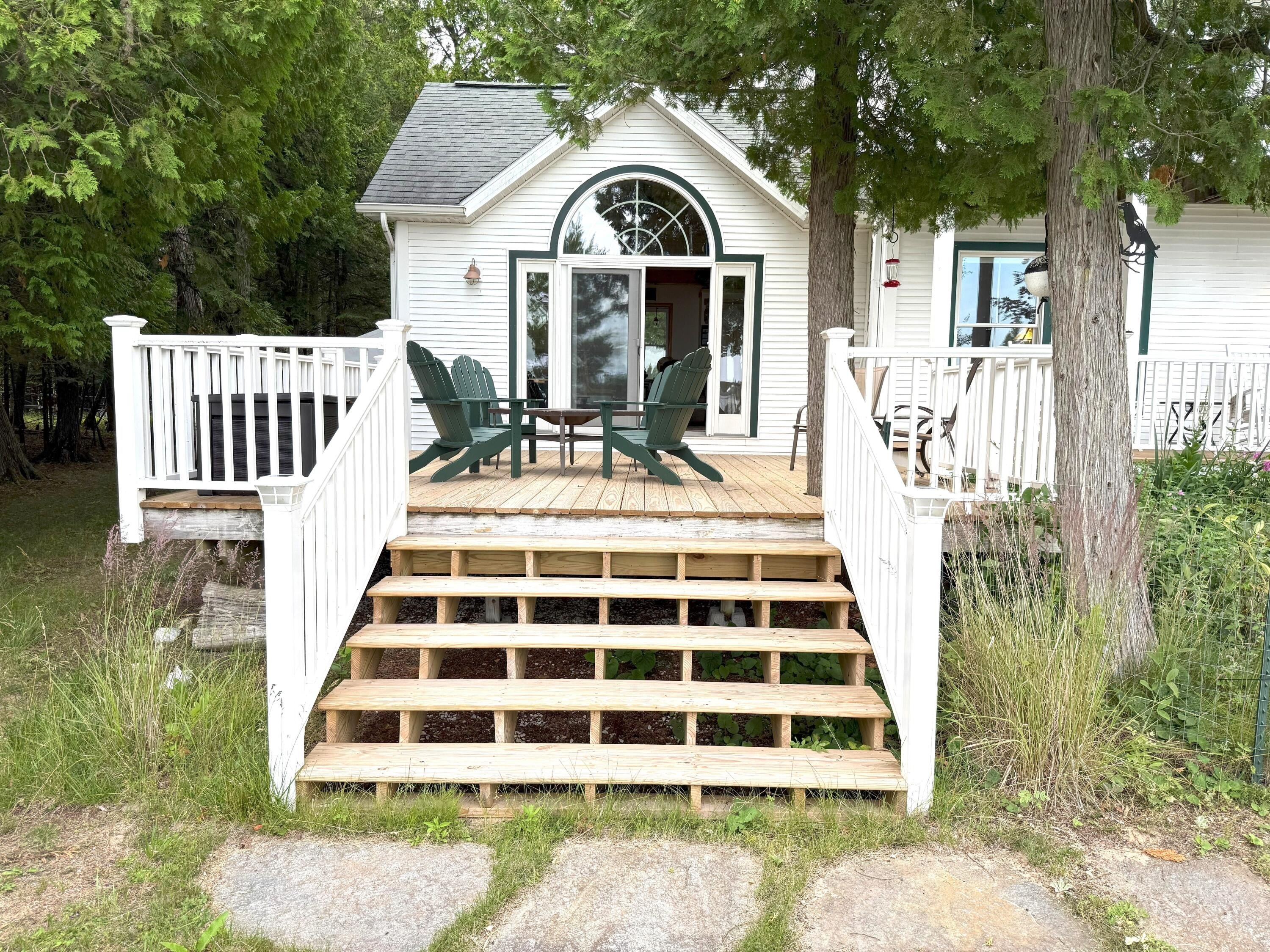 Single Family 4BR 3BA - 1925 S Lakeside RD, Cedarville, MI
