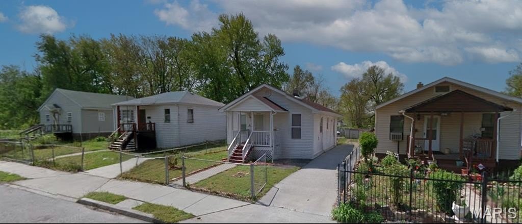 Single Family 2BR 2BA - 2646 Renshaw Avenue, East St Louis, IL