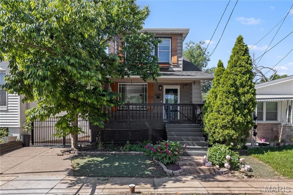 Single Family 2BR 3BA - 4228 Schiller Place, St Louis, MO